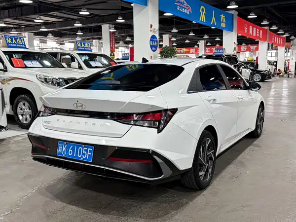 Hyundai Elantra 2023, фото 5