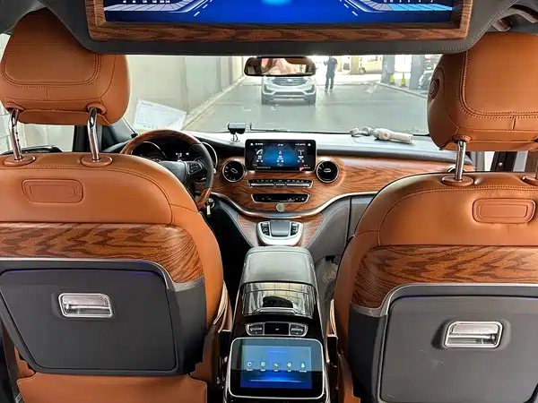 Mercedes-Benz V-Class 2022, фото 11