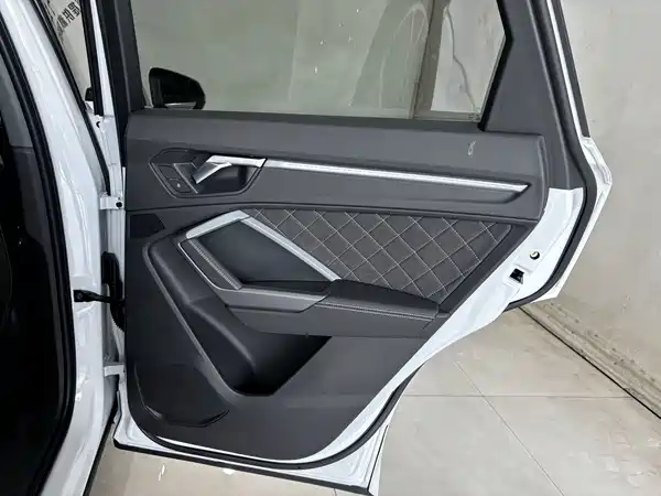 Audi Q3 2025, фото 22