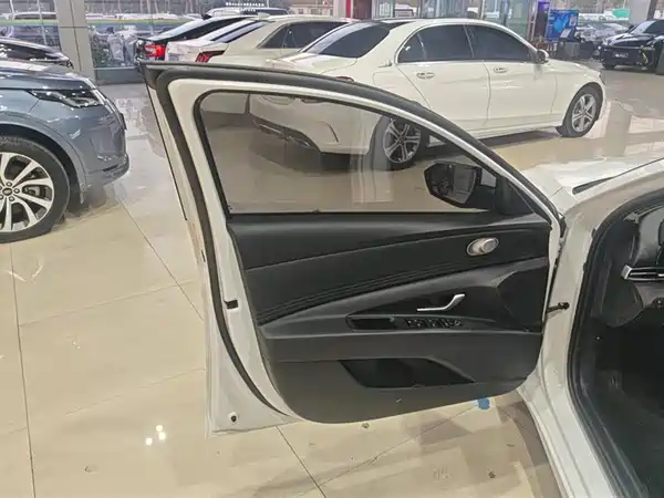 Hyundai Elantra 2022, фото 7