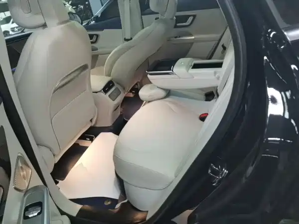 Mercedes-Benz EQE SUV 2024, фото 17