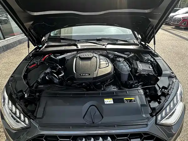 Audi A4L 2022, фото 9