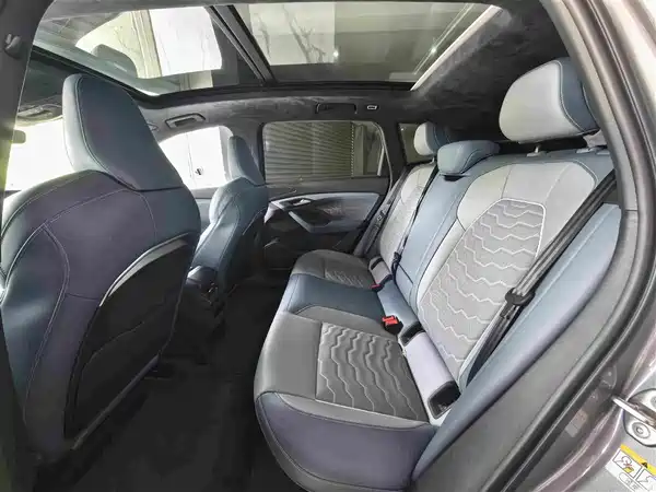 Audi Q6L e-tron 2025, фото 6