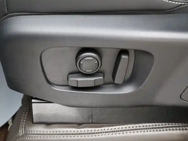 Land Rover Discovery 2024, фото 13