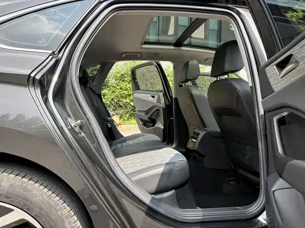 Volkswagen Sagitar 2023, фото 15