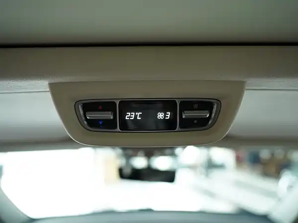 Mercedes-Benz V-Class 2022, фото 13