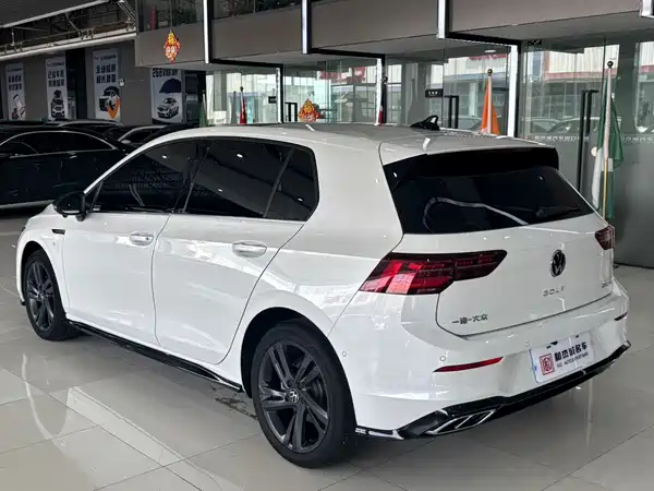 Volkswagen Golf 2023, фото 6