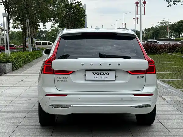 Volvo XC60 2023, фото 8