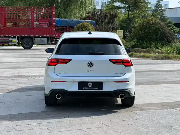 Volkswagen Golf GTI 2023, фото 8