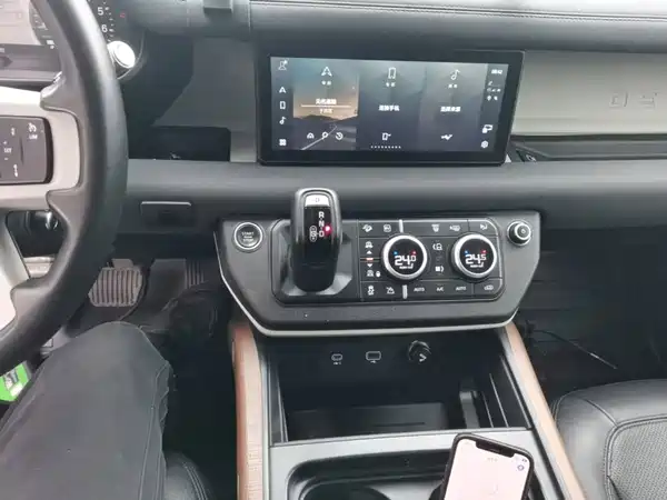 Land Rover Defender NEV 2022, фото 13