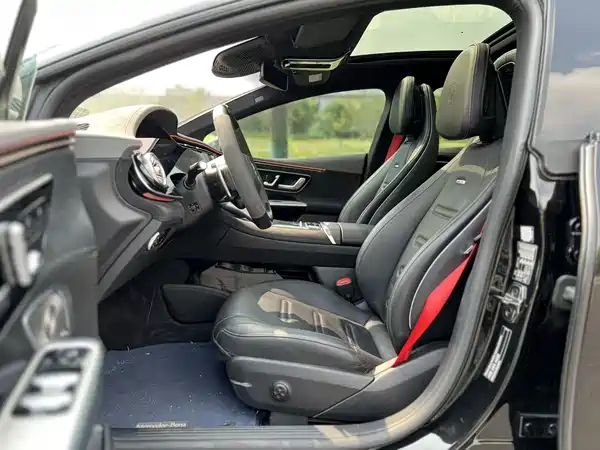 Mercedes-Benz EQE AMG 2023, фото 4