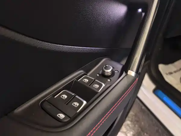 Audi Q2L 2022, фото 5