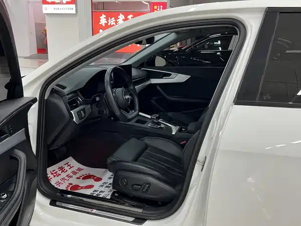Audi A4L 2023, фото 4