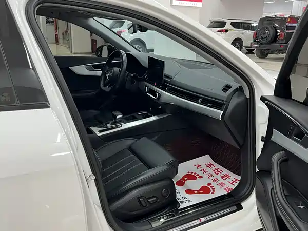 Audi A4L 2023, фото 10