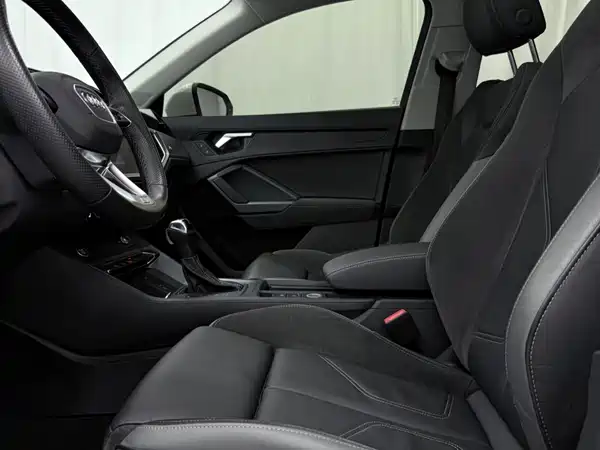 Audi Q3 Sportback 2023, фото 11