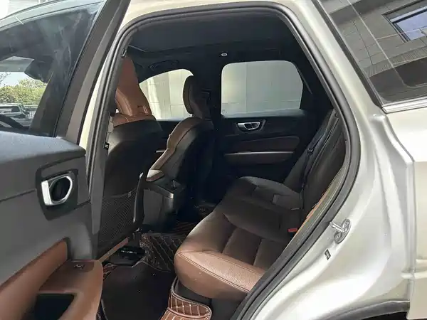 Volvo XC60 2024, фото 4