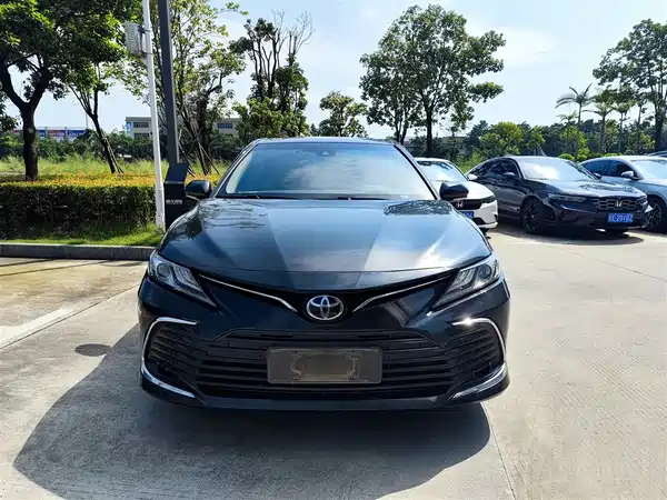 Toyota Camry 2021, фото 2