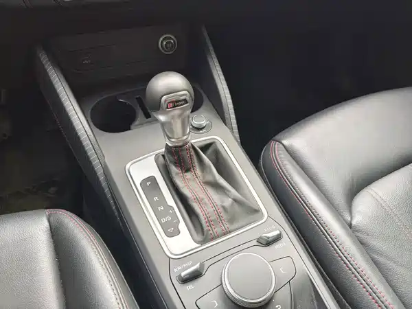 Audi Q2L 2024, фото 6