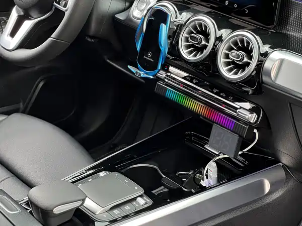 Mercedes-Benz GLB 2023, фото 13