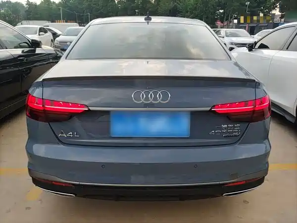 Audi A4L 2022, фото 5