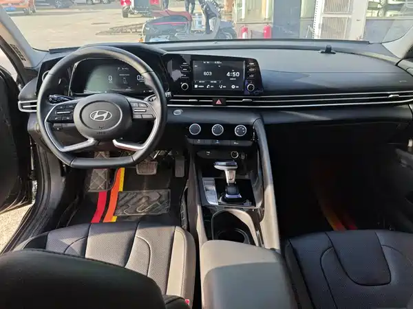 Hyundai Elantra 2023, фото 12