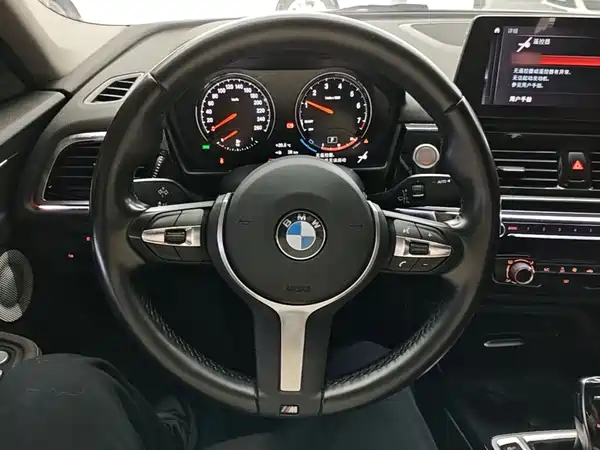 BMW 1 Series 2023, фото 10