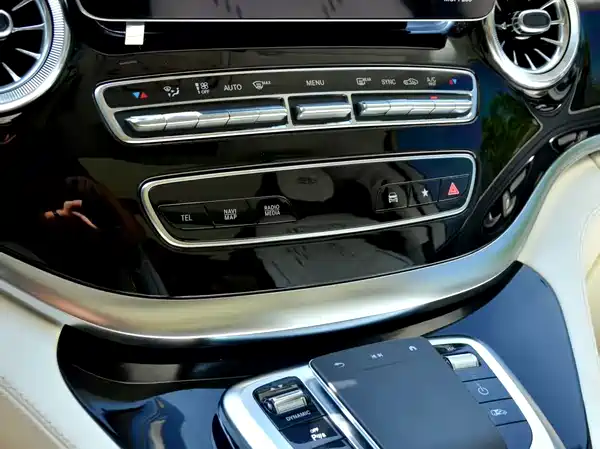 Mercedes-Benz V-Class 2022, фото 13