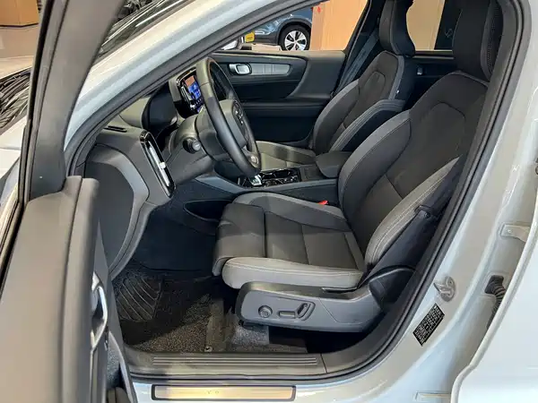 Volvo XC40 2024, фото 9