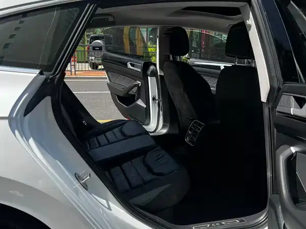 Volkswagen Passat CC 2023, фото 9