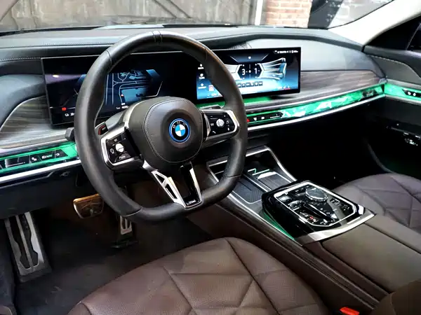 BMW i7 2023, фото 6