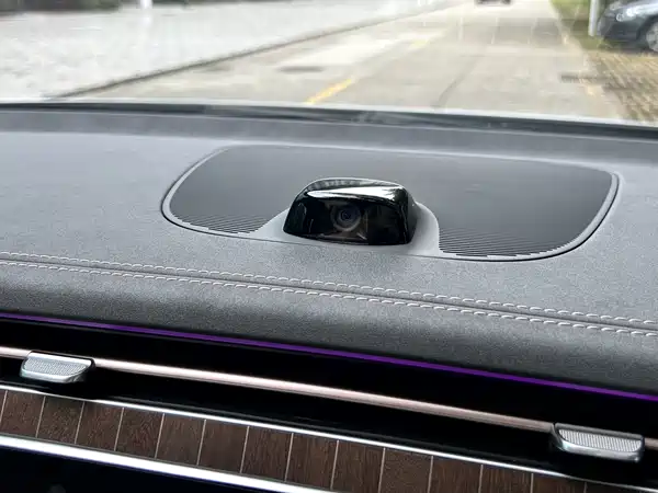 Mercedes-Benz EQE 2022, фото 22