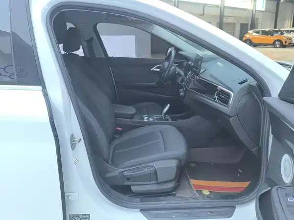 BMW 1 Series 2022, фото 8