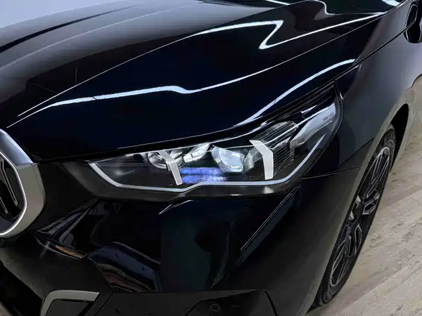 BMW 5 Series 2024, фото 5