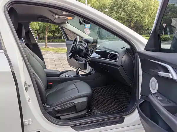 BMW 1 Series 2021, фото 11