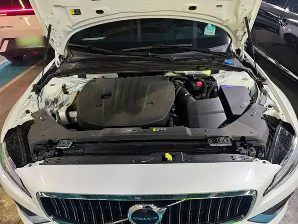 Volvo S60 2025, фото 20