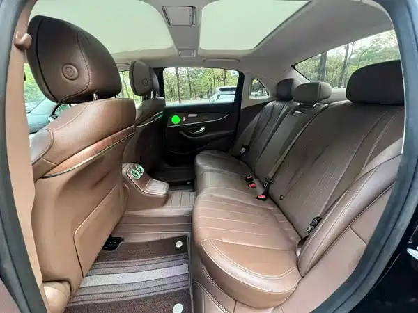 Mercedes-Benz E-Class 2022, фото 6