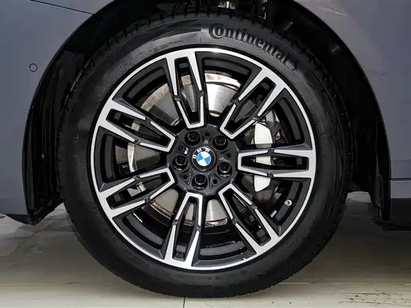 BMW 5 Series 2025, фото 12