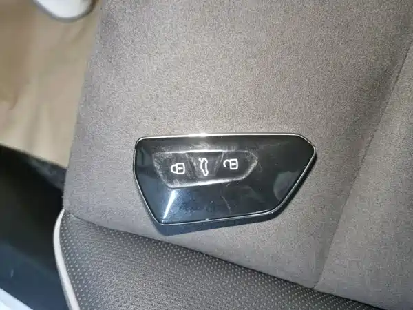 Volkswagen Golf 2023, фото 8