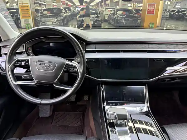 Audi A8 2022, фото 12