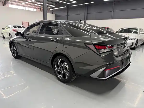 Hyundai Elantra 2023, фото 4