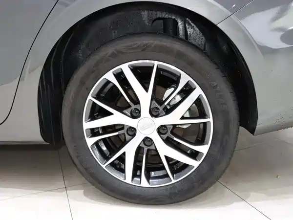 Geely Emgrand 2025, фото 19