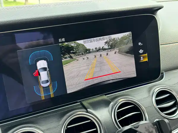 Mercedes-Benz E-Class 2023, фото 20
