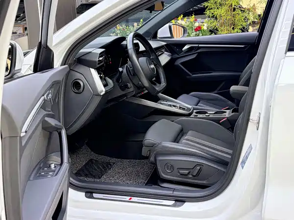 Audi A3 2024, фото 6