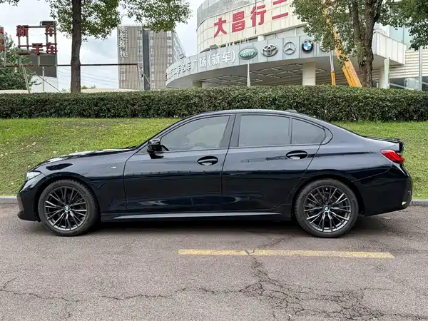 BMW 3 Series 2024, фото 3