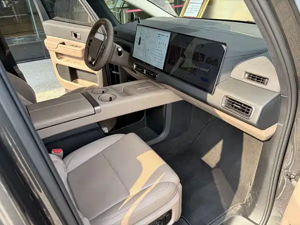 Li Auto MEGA 2025, фото 13
