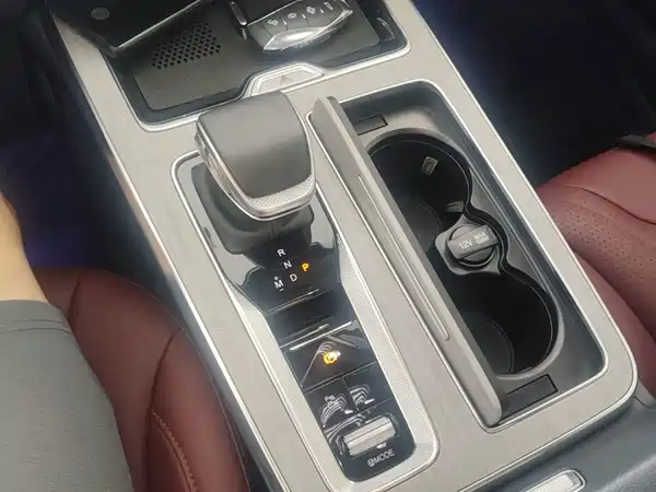 Hongqi HS5 2025, фото 13
