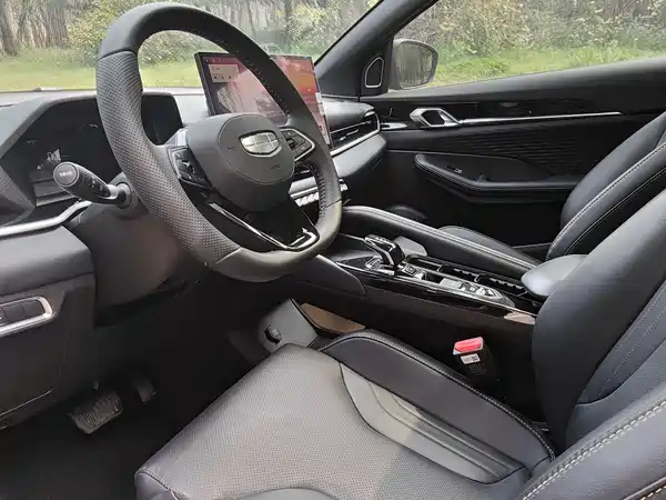 Geely Coolray 2025, фото 16