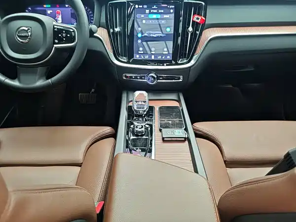 Volvo S60 2024, фото 13