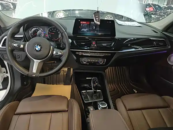 BMW 1 Series 2021, фото 9