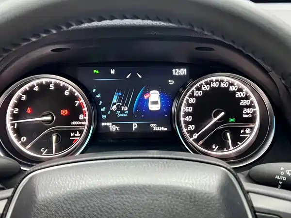 Toyota Camry 2023, фото 19